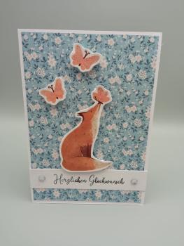 Zarter Frühlingsgruß: Handgemachte Karte "Herzlichen Glückwunsch" mit Fuchs und Schmetterlingen