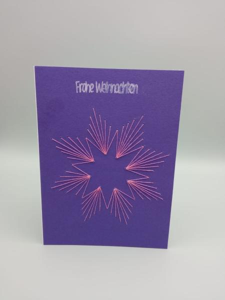 Violette Weihnachtskarte mit Pinkem Stern – "Frohe Weihnachten"