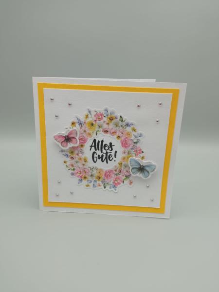 Zauberhafte Glückwunschkarte "Alles Gute!" mit Blumenkranz und Schmetterlingen