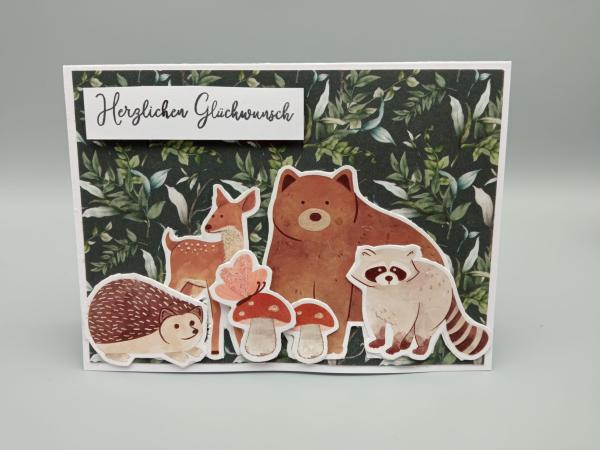Wald-Abenteuer: Handgemachte Grußkarte "Herzlichen Glückwunsch" mit niedlichen Waldtieren
