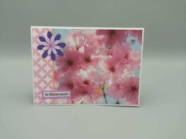 Zauberhafte Grußkarte "Im Blütenrausch" mit floralem Akzent